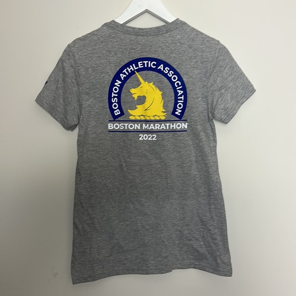 Women’s Gray Boston Marathon 2022 Tee size XS  new with tags - Picture 1 of 9